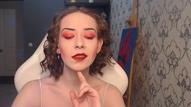 Snapshot of FascinatingEyess chatting on June 18, 2026, 8:13 pm FascinatingEyess online show from June 18, 2026, 8:13 pm