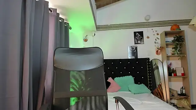 taniasweetxx online show from December 19, 2024, 7:40 pm