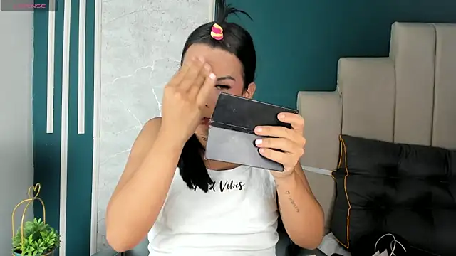 yossi peach cute online show from January 15, 2026, 8:01 pm