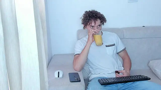 laurent nova online show from February 6, 2025, 9:38 pm