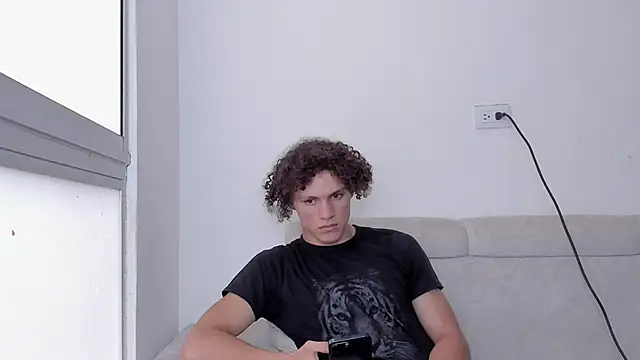 laurent nova online show from February 18, 2025, 5:42 pm