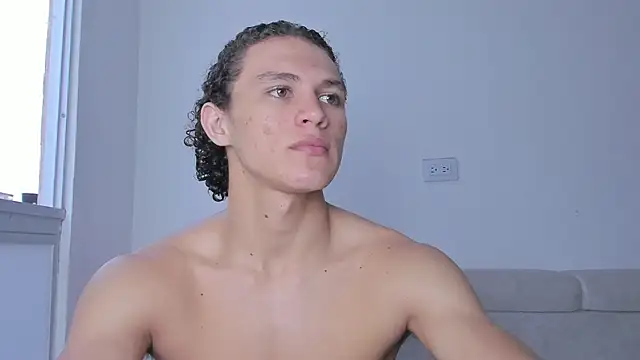 laurent nova online show from February 19, 2025, 10:20 pm