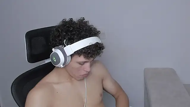 laurent nova online show from September 18, 2025, 6:43 pm