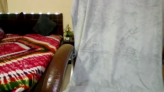 Snapshot of Queenhimanshi chatting on February 5, 2026, 12:04 am Queenhimanshi online show from February 5, 2026, 12:04 am