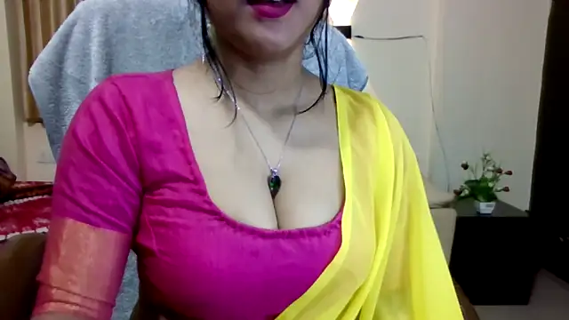 Snapshot of Queenhimanshi chatting on February 9, 2026, 4:33 pm Queenhimanshi online show from February 9, 2026, 4:33 pm