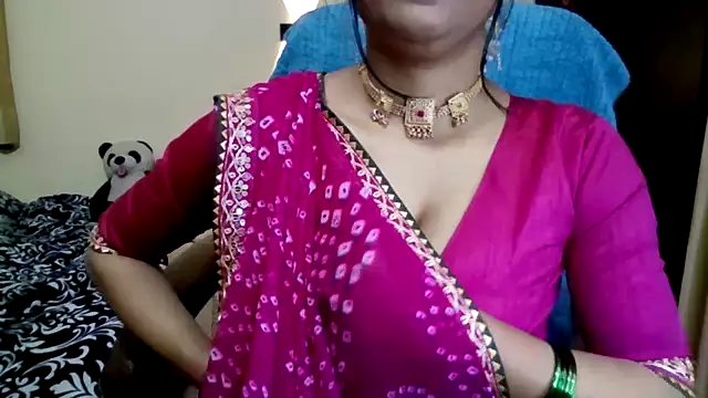 Snapshot of Queenhimanshi chatting on February 19, 2026, 12:28 am Queenhimanshi online show from February 19, 2026, 12:28 am