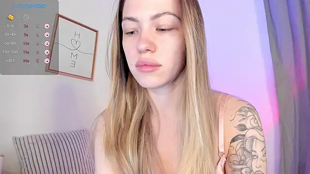 Snapshot of damn_cutie chatting on May 10, 2026, 4:39 am damn cutie online show from May 10, 2026, 4:39 am