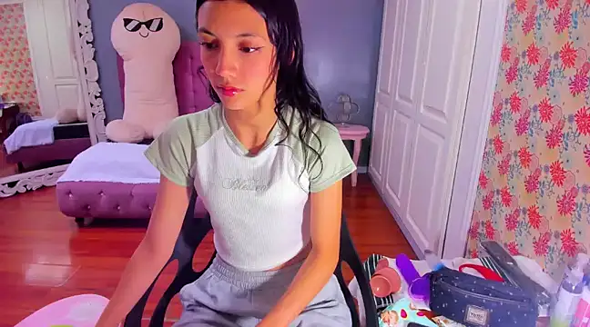 Iris Stone  online show from January 21, 2025, 10:30 am