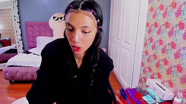 Iris Stone  online show from March 13, 2025, 9:05 pm