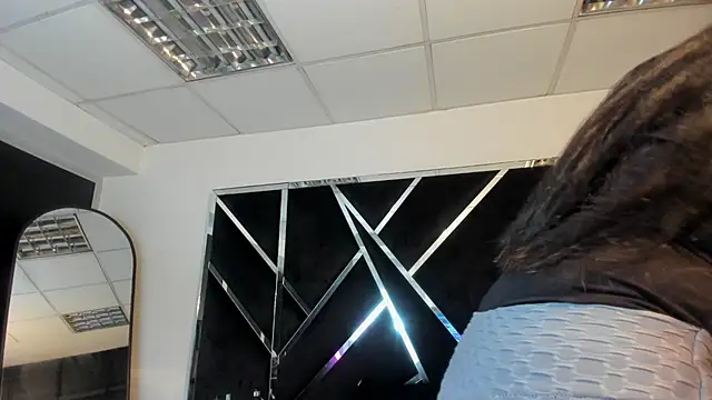 Ivanna18 x online show from November 19, 2025, 4:23 am