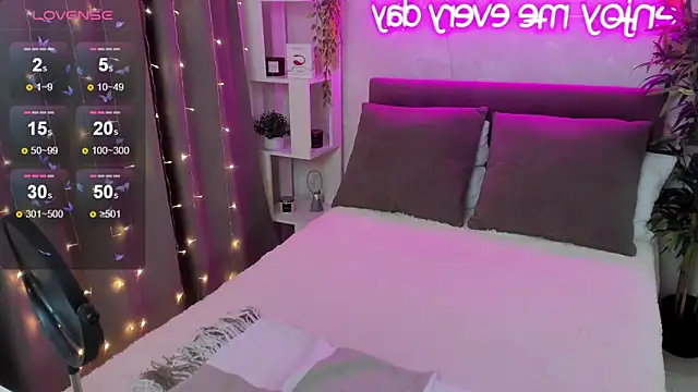 FeralPeach online show from November 27, 2025, 3:52 am