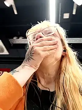 Sakura27undUriel online show from October 17, 2025, 8:39 am