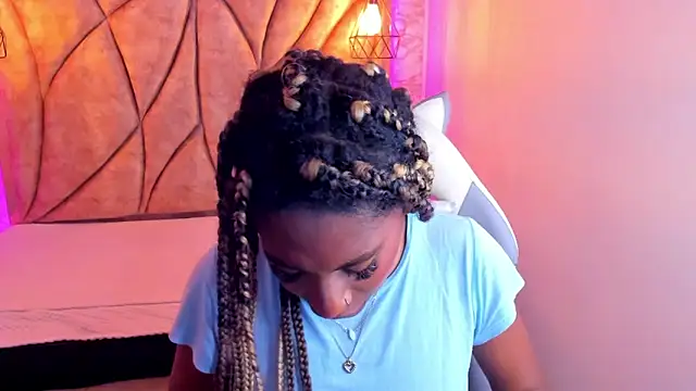 Queen perla  online show from January 16, 2025, 5:55 pm