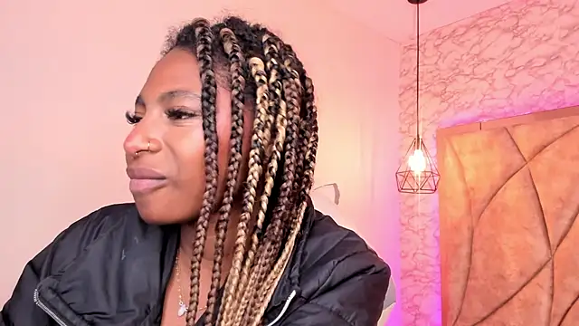 Queen perla  online show from January 23, 2025, 3:54 pm