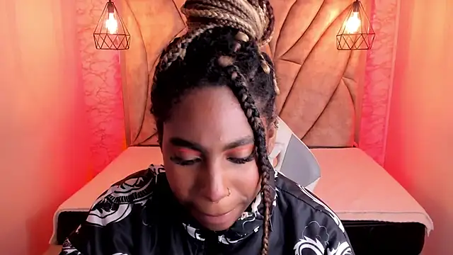 Queen perla  online show from February 14, 2025, 7:33 pm