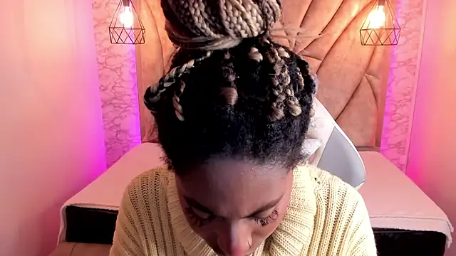 Queen perla  online show from February 23, 2025, 3:02 am