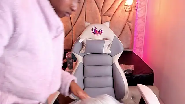 Queen perla  online show from February 26, 2025, 12:14 pm