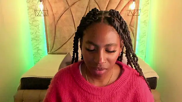 Queen perla  online show from February 28, 2025, 11:12 pm