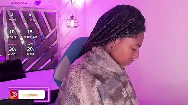 Queen perla  online show from October 5, 2025, 1:42 pm