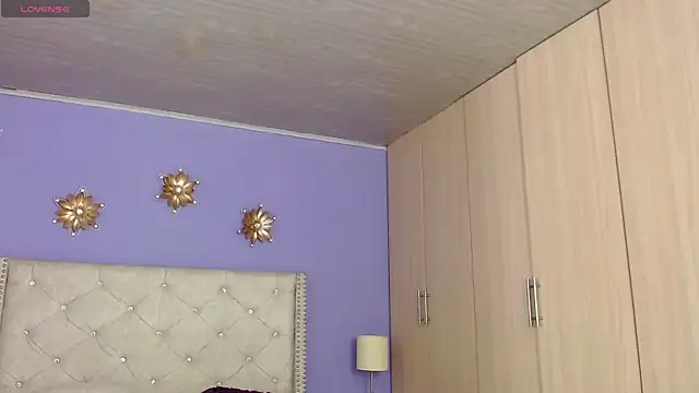 Kim and Mia online show from October 6, 2025, 3:09 pm