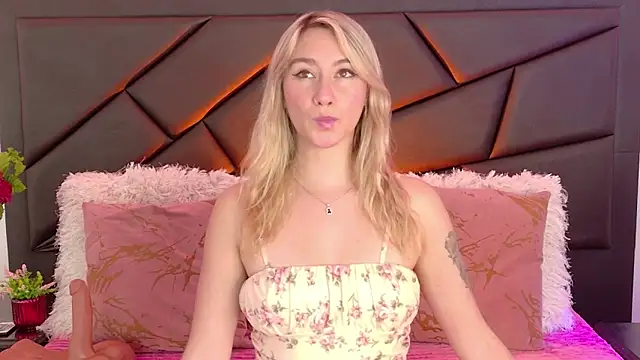 MaryDeniro online show from April 10, 2026, 8:13 pm