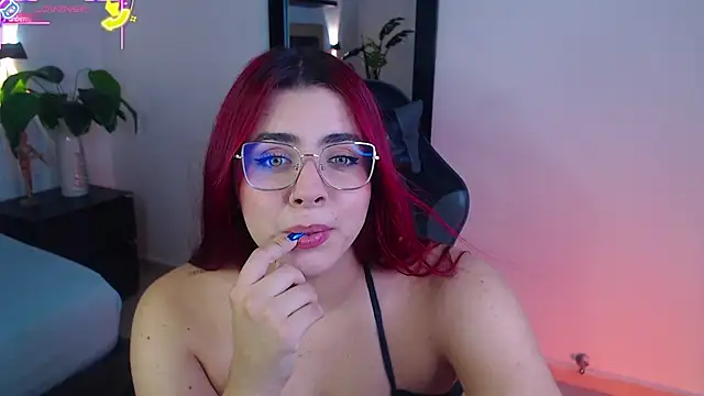 lizowenn  online show from September 10, 2025, 7:25 pm