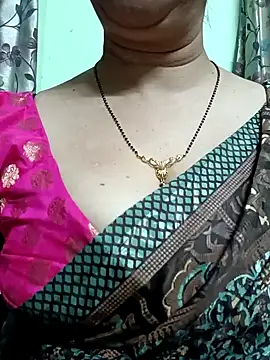 Snapshot of Rosy-B chatting on December 16, 2024, 9:41 pm Rosy-B online show from December 16, 2024, 9:41 pm