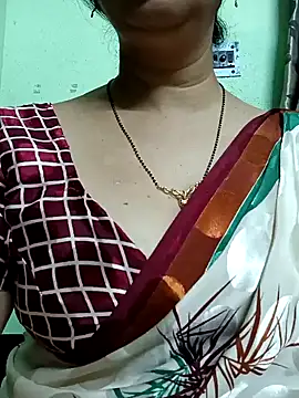 Snapshot of Rosy-B chatting on December 20, 2024, 10:00 pm Rosy-B online show from December 20, 2024, 10:00 pm