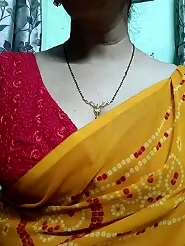 Snapshot of Rosy-B chatting on December 23, 2024, 12:35 am Rosy-B online show from December 23, 2024, 12:35 am