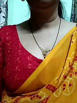 Snapshot of Rosy-B chatting on December 24, 2024, 12:33 am Rosy-B online show from December 24, 2024, 12:33 am