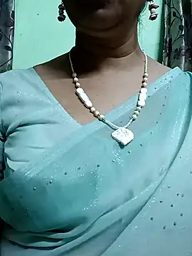 Snapshot of Rosy-B chatting on December 25, 2024, 5:58 pm Rosy-B online show from December 25, 2024, 5:58 pm