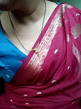 Snapshot of Rosy-B chatting on December 26, 2024, 9:44 am Rosy-B online show from December 26, 2024, 9:44 am