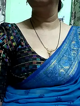 Snapshot of Rosy-B chatting on December 28, 2024, 12:36 am Rosy-B online show from December 28, 2024, 12:36 am