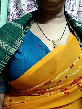 Snapshot of Rosy-B chatting on January 1, 2025, 12:53 am Rosy-B online show from January 1, 2025, 12:53 am