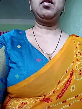 Snapshot of Rosy-B chatting on January 1, 2025, 9:39 am Rosy-B online show from January 1, 2025, 9:39 am