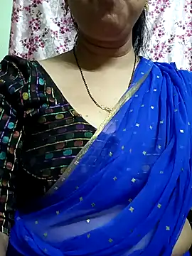 Snapshot of Rosy-B chatting on January 4, 2025, 5:37 pm Rosy-B online show from January 4, 2025, 5:37 pm