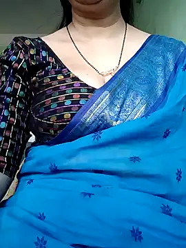 Snapshot of Rosy-B chatting on January 6, 2025, 9:52 am Rosy-B online show from January 6, 2025, 9:52 am