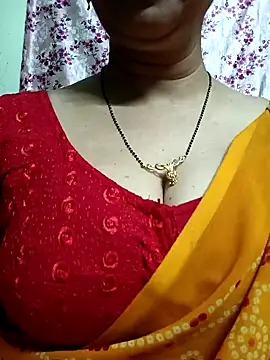 Snapshot of Rosy-B chatting on January 8, 2025, 1:00 am Rosy-B online show from January 8, 2025, 1:00 am