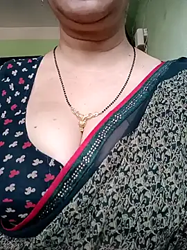 Snapshot of Rosy-B chatting on January 8, 2025, 9:53 am Rosy-B online show from January 8, 2025, 9:53 am