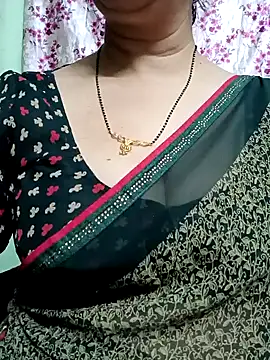 Snapshot of Rosy-B chatting on January 8, 2025, 5:59 pm Rosy-B online show from January 8, 2025, 5:59 pm