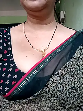 Snapshot of Rosy-B chatting on January 9, 2025, 9:59 am Rosy-B online show from January 9, 2025, 9:59 am