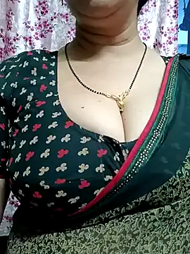 Snapshot of Rosy-B chatting on January 10, 2025, 5:34 pm Rosy-B online show from January 10, 2025, 5:34 pm