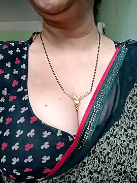 Snapshot of Rosy-B chatting on January 15, 2025, 9:45 am Rosy-B online show from January 15, 2025, 9:45 am