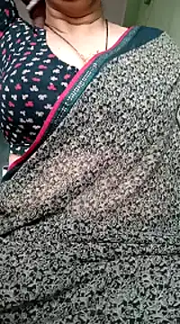 Snapshot of Rosy-B chatting on January 17, 2025, 10:00 am Rosy-B online show from January 17, 2025, 10:00 am