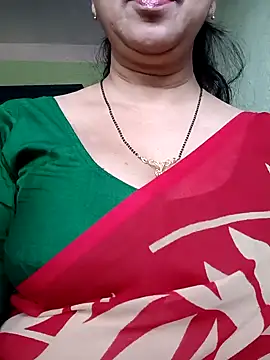 Snapshot of Rosy-B chatting on January 22, 2025, 9:57 am Rosy-B online show from January 22, 2025, 9:57 am