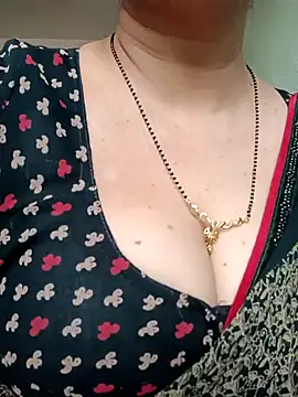 Snapshot of Rosy-B chatting on January 23, 2025, 9:50 am Rosy-B online show from January 23, 2025, 9:50 am