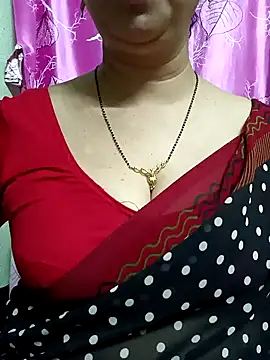 Snapshot of Rosy-B chatting on February 4, 2025, 12:19 am Rosy-B online show from February 4, 2025, 12:19 am