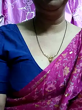 Snapshot of Rosy-B chatting on February 8, 2025, 9:57 pm Rosy-B online show from February 8, 2025, 9:57 pm