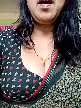 Snapshot of Rosy-B chatting on February 9, 2025, 10:20 am Rosy-B online show from February 9, 2025, 10:20 am