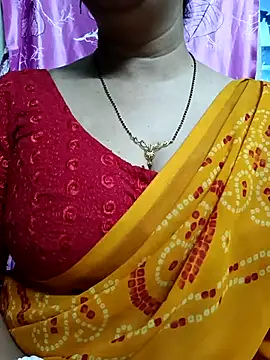 Snapshot of Rosy-B chatting on February 17, 2025, 12:10 am Rosy-B online show from February 17, 2025, 12:10 am